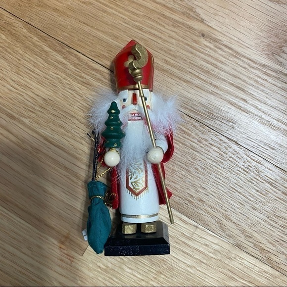 Nutcracker Village Set of 4 Miniature Nutcrackers Santa Christmas Holiday Decor - Picture 4 of 9